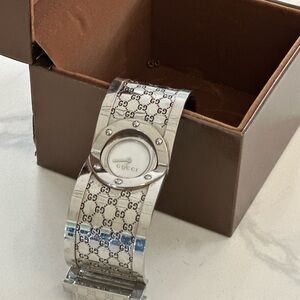 Gucci Silver Twirl Bangle Watch YA112413
